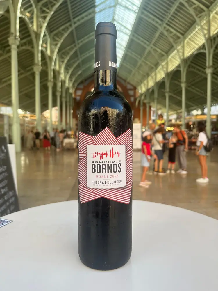 Vino tinto 'dominio de bornos' en el mercado de colón